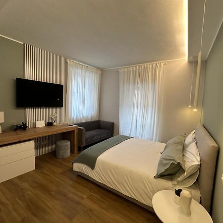 The Captain'S Apartments Sirocco - City Center Leonardo Academy Сесто-Календе Экстерьер фото