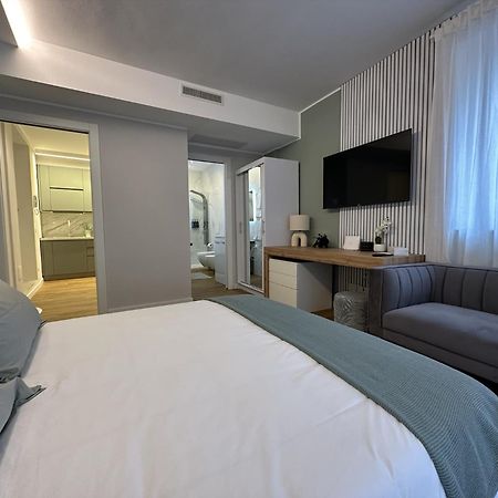 The Captain'S Apartments Sirocco - City Center Leonardo Academy Сесто-Календе Экстерьер фото
